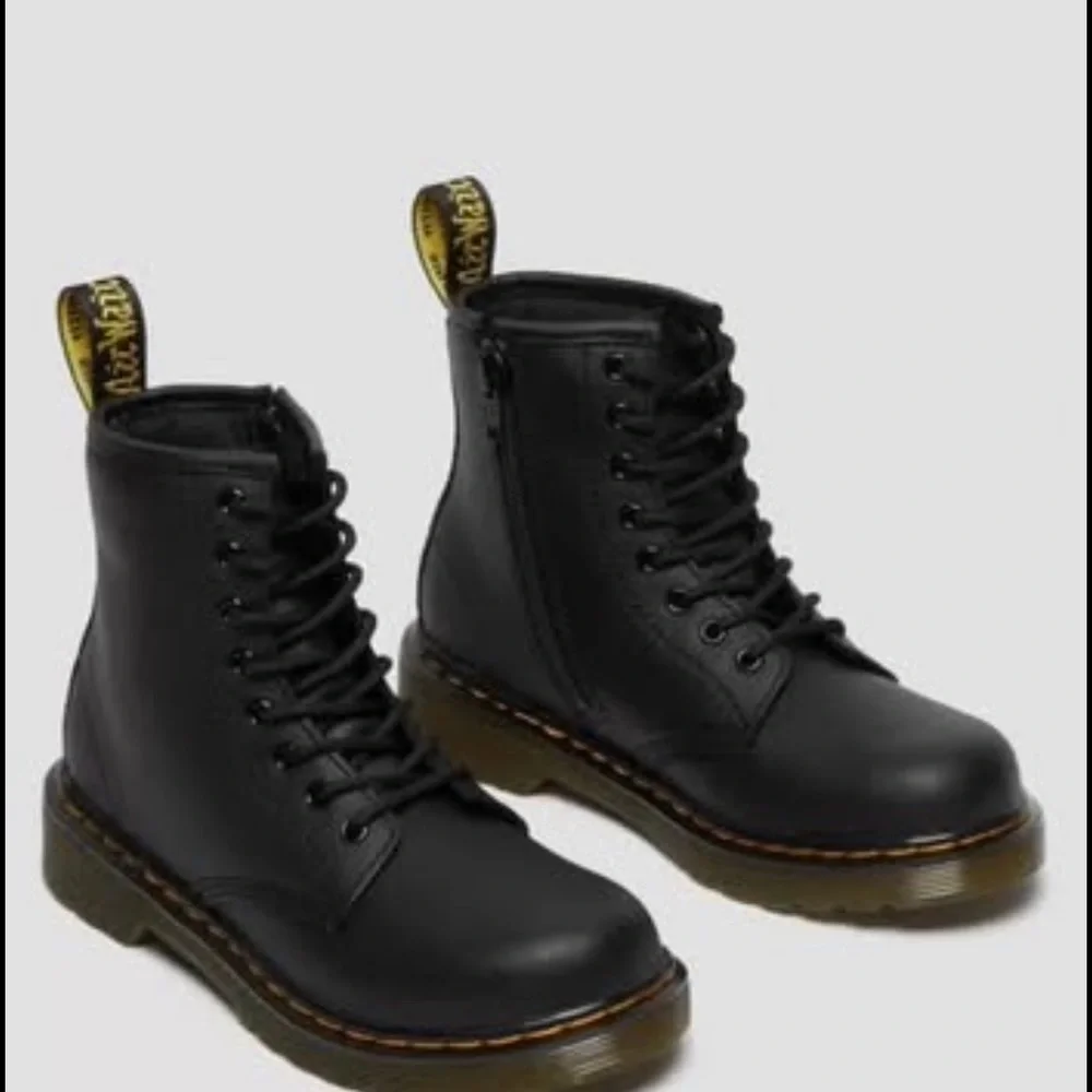 Kids Doc Martins Size 2 NIB - Picture 1 of 2